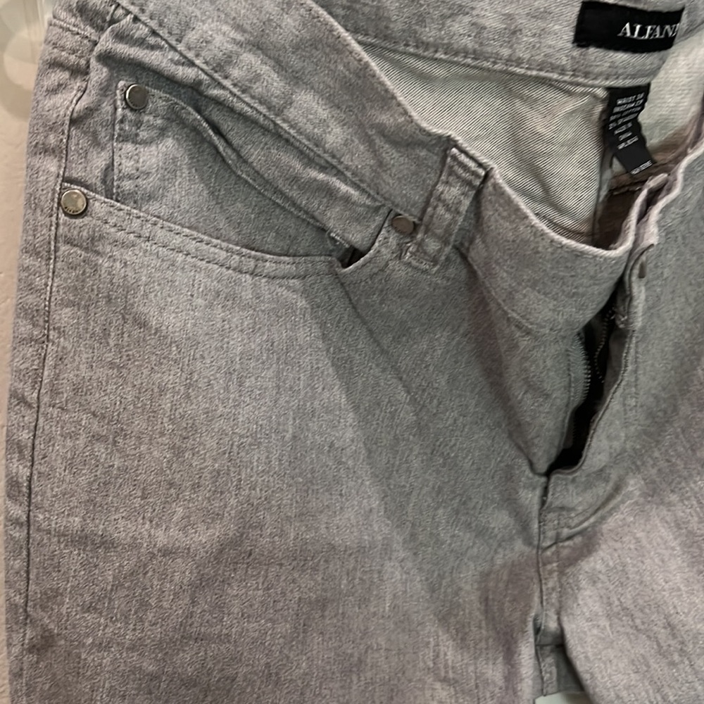 Jeans - Picture 3 of 5